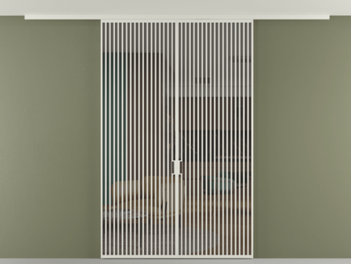 Перегородка Формато вдоль стены на потолок 2 створки АЛПР 040.06 Алюминий Белый Прозрачное серое стекло, триплекс Цена 2658459 ₸ | Volhovec