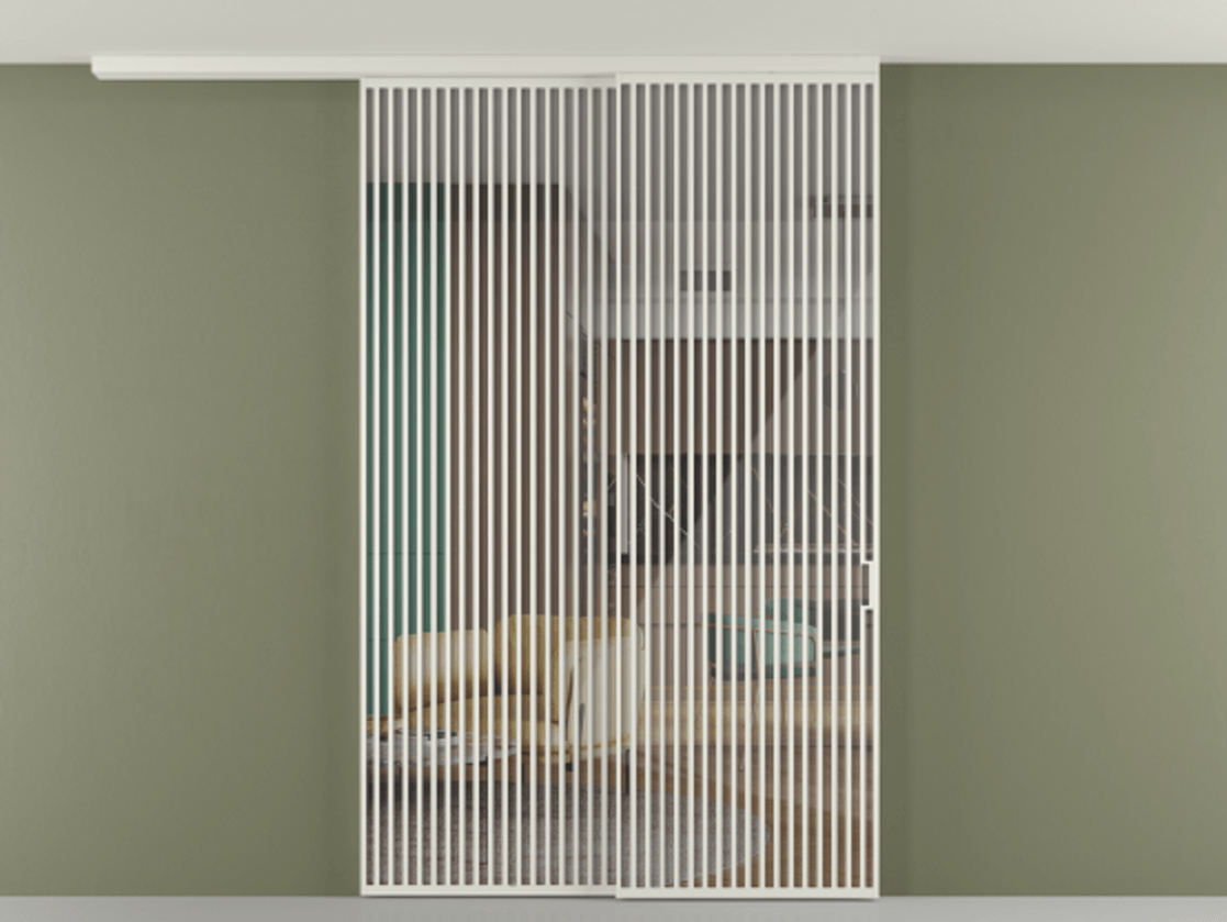 Перегородка Формато вдоль стены на потолок 2 створки с синхронным механизмом АЛПР 040.06 Алюминий Белый Рефлективное прозрачное стекло "Стопсол", калёное Цена 3911242 ₸ | Volhovec