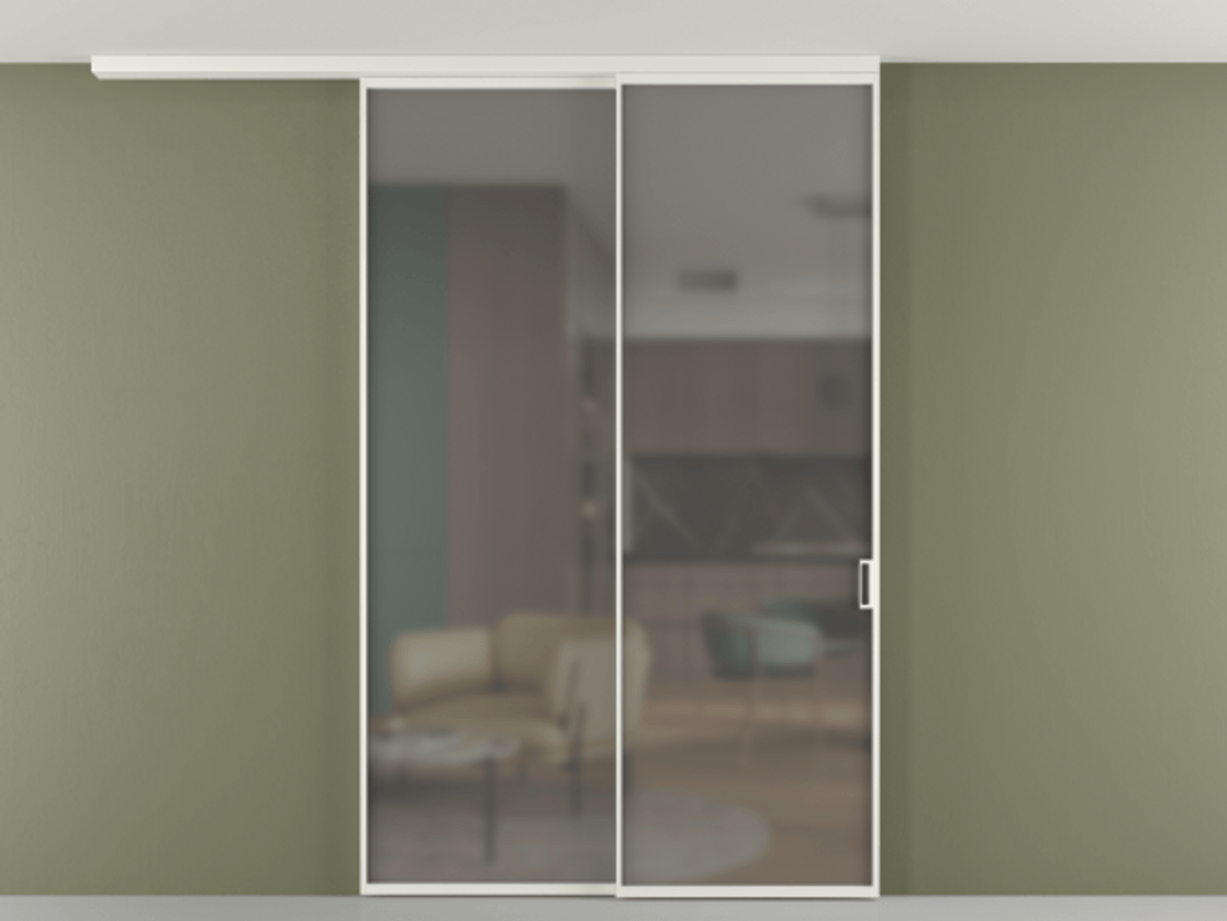 Перегородка Формато вдоль стены на потолок 2 створки с синхронным механизмом АЛПР 040.01 Алюминий светло-серый Сатинированное серое стекло, триплекс Цена 2029648 ₸ | Volhovec